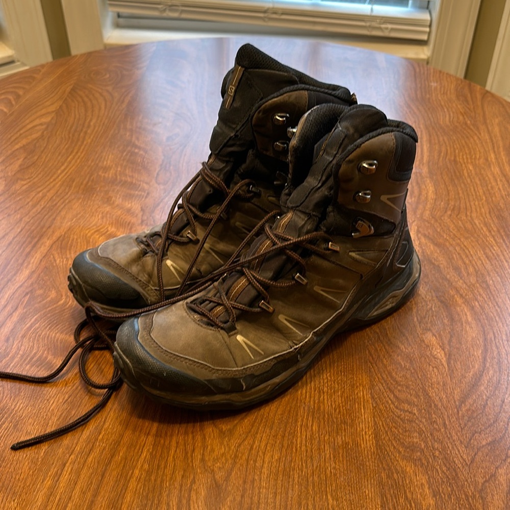 Salomon men’s boots. Size 10.5